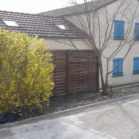 Apartament Les Champs Cernoy-en-Berry Zewnętrze zdjęcie