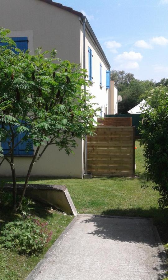 Apartament Les Champs Cernoy-en-Berry Zewnętrze zdjęcie